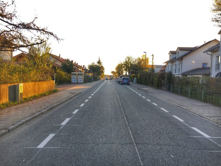 Neu: Fahrradschutzstreifen in der Brunnthaler Straße